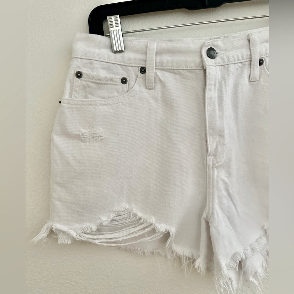 Pistola Denim women’s white distressed shorts size 28 - Picture 6 of 10